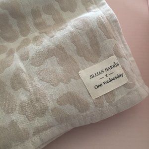 Jilly Box - One Wednesday Universal Throw / Scarf